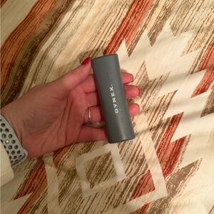 Portable phone charger does not come with cord